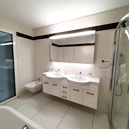 Residenza Vivian Deluxe Апартаменты Локарно