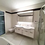 Residenza Vivian Deluxe アパート ロカルノ
